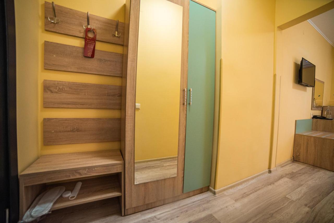 Coin Inn Lviv Ngoại thất bức ảnh